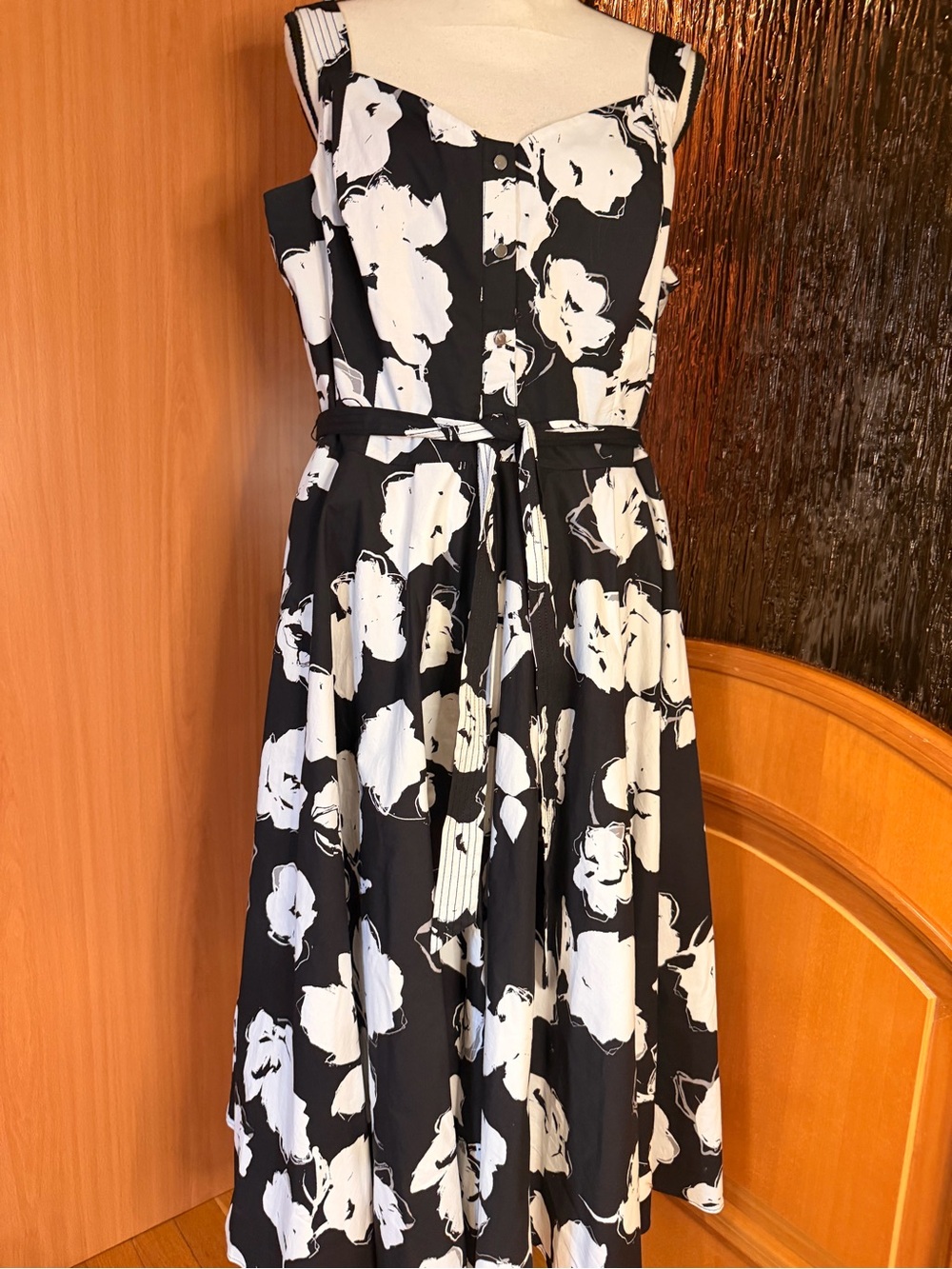 White house black market Black & White Floral Sundress with Tie Waist Sz 16